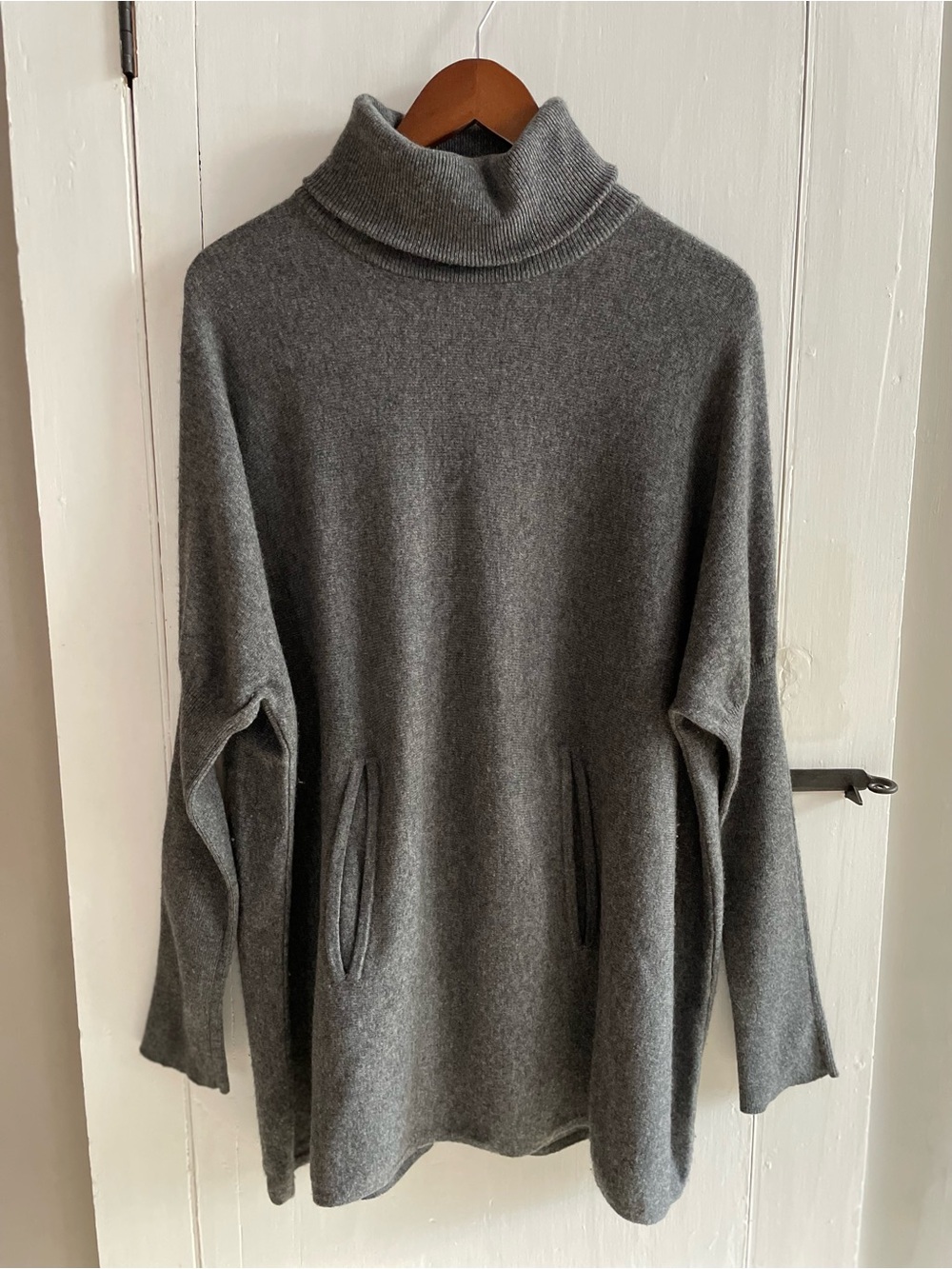 Garnet Hill Oversized Turtleneck Sweater Cashmere Wool Kangaroo Front Pocket S